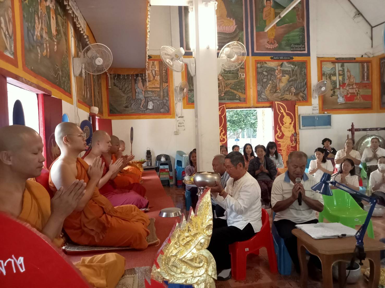 พุทธศาสนิกชนชาวเชียงกลาง ร่วมสืบสานประเพณี "มาฆบูชา" และร่วมใจพัฒนาวัดตามโครงการ วัด ประชา รัฐ สร้างสุข