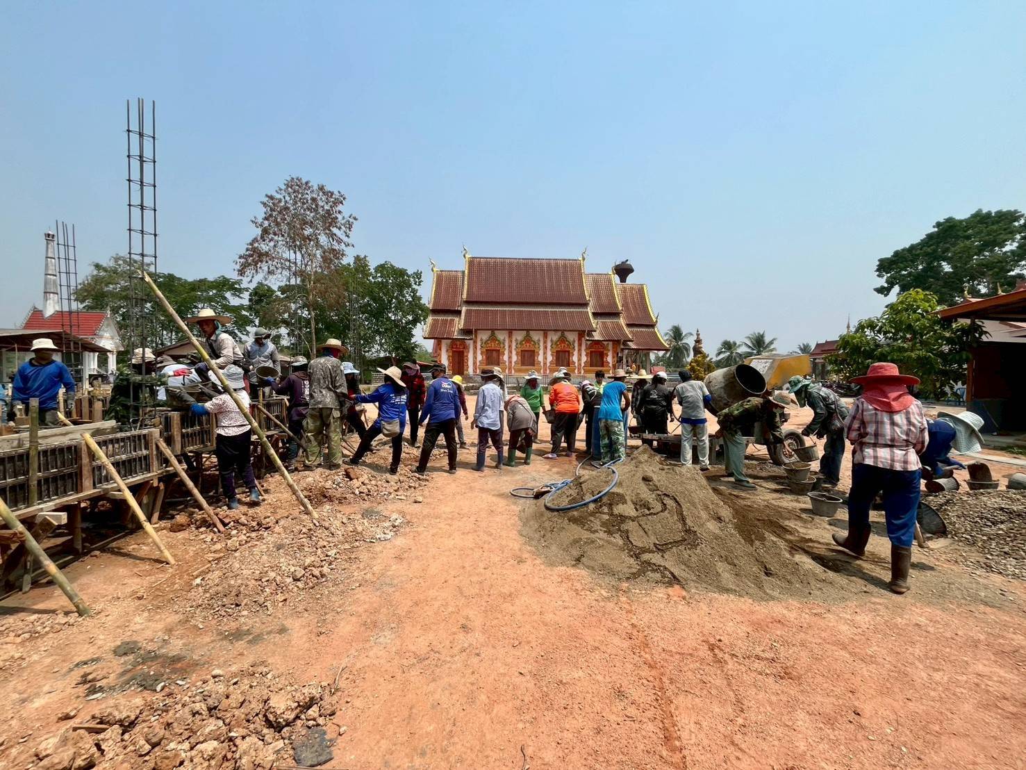อำเภอเชียงกลาง ขับเคลื่อน “โครงการวัด ประชา รัฐ สร้างสุข” ผสานพลัง “บวร” เสริมสร้างชุมชนเข้มแข็งและสืบสานประเพณีอันดีงาม